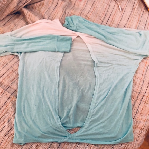 Split back yoga long sleeve - Picture 4 of 4